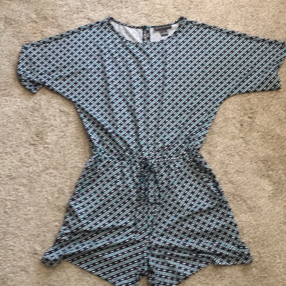 Printed shorts romper - Picture 3 of 3